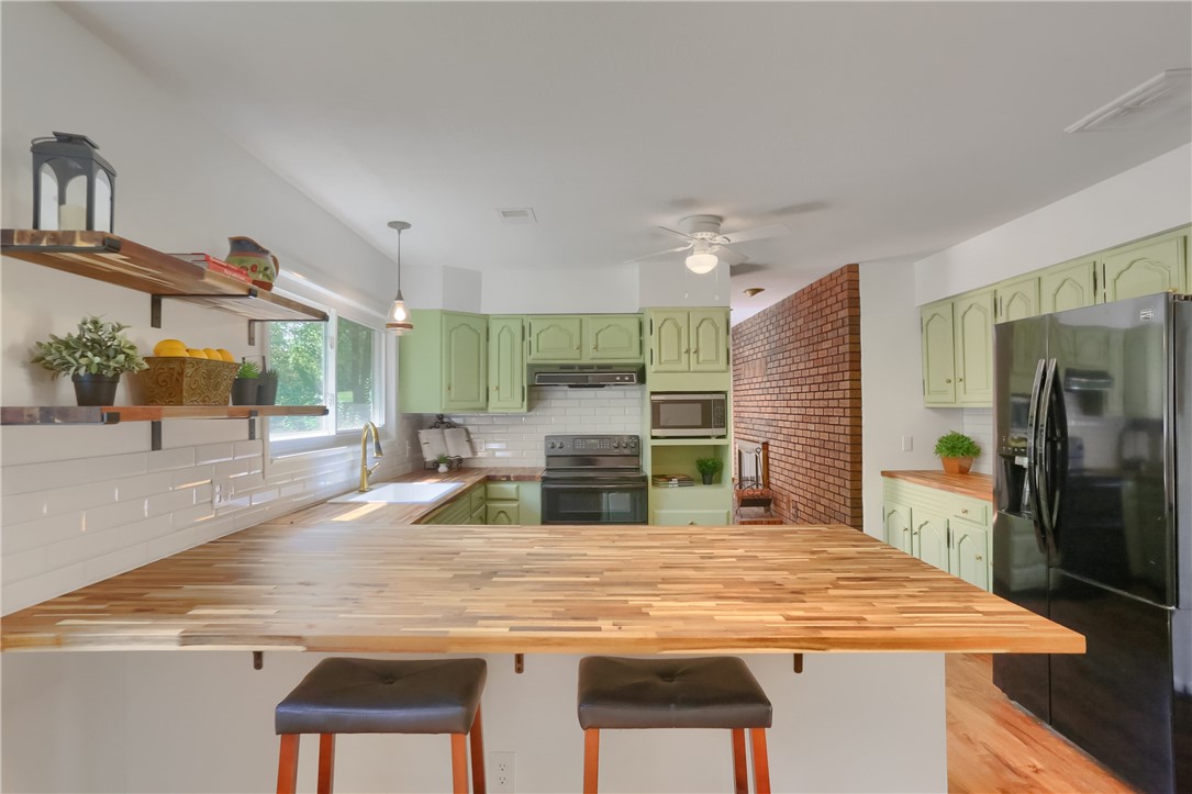 212 Ridgeway Dr