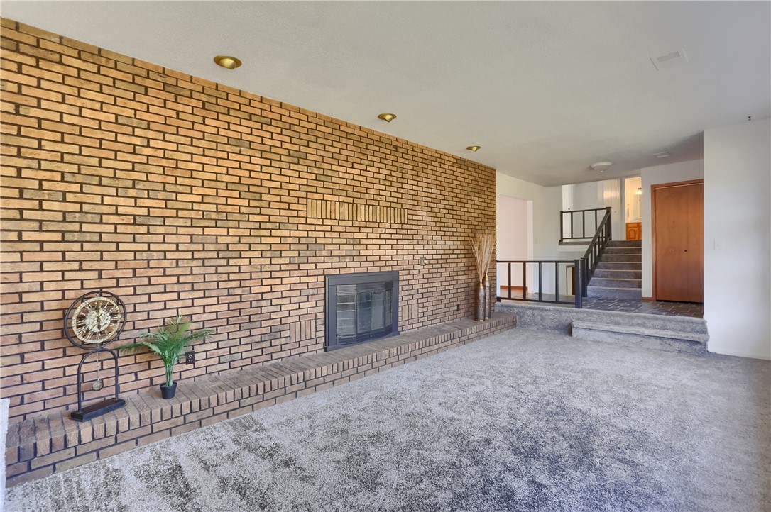 212 Ridgeway Dr
