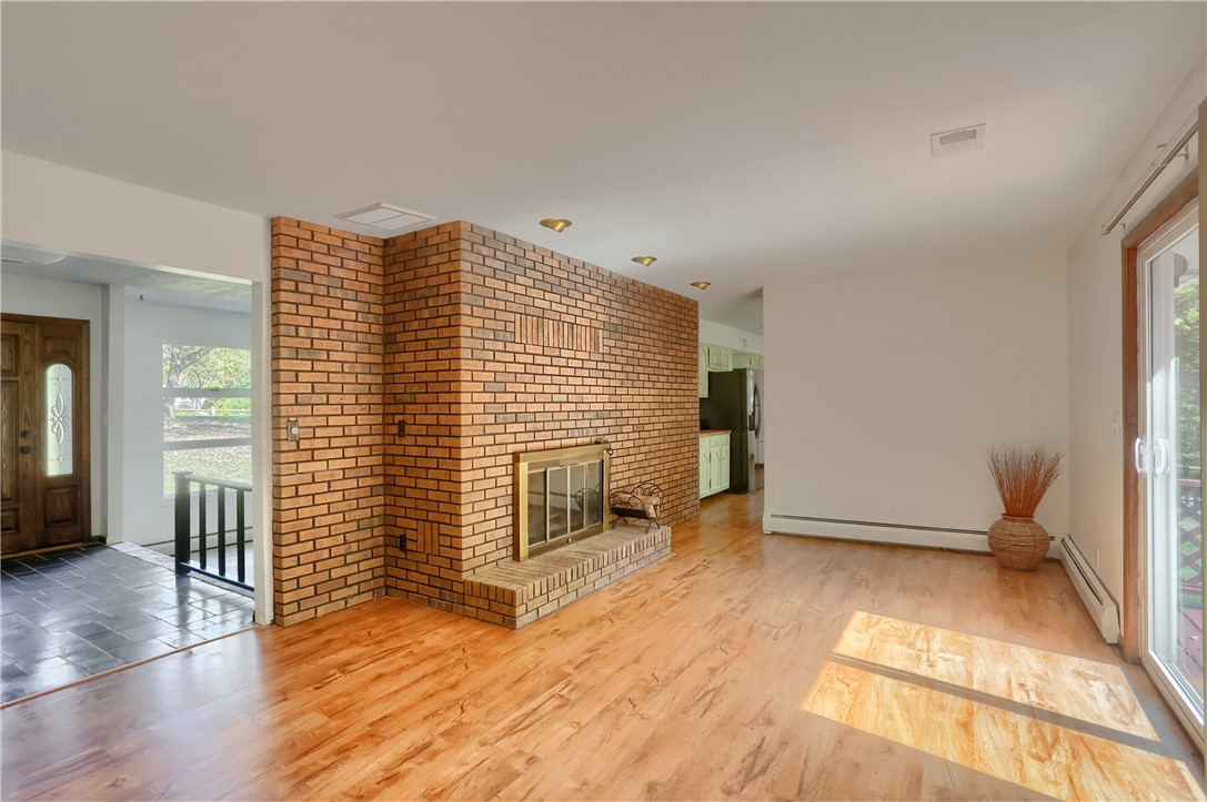 212 Ridgeway Dr