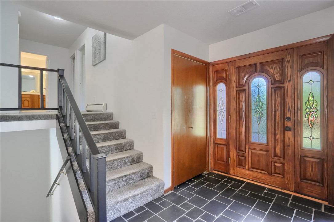 212 Ridgeway Dr