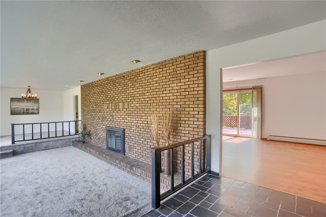 212 Ridgeway Dr