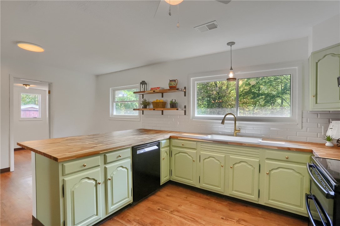 212 Ridgeway Dr