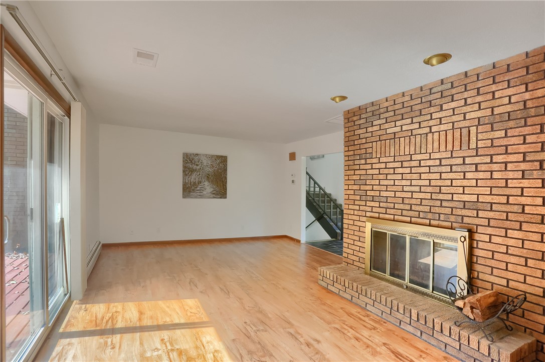 212 Ridgeway Dr