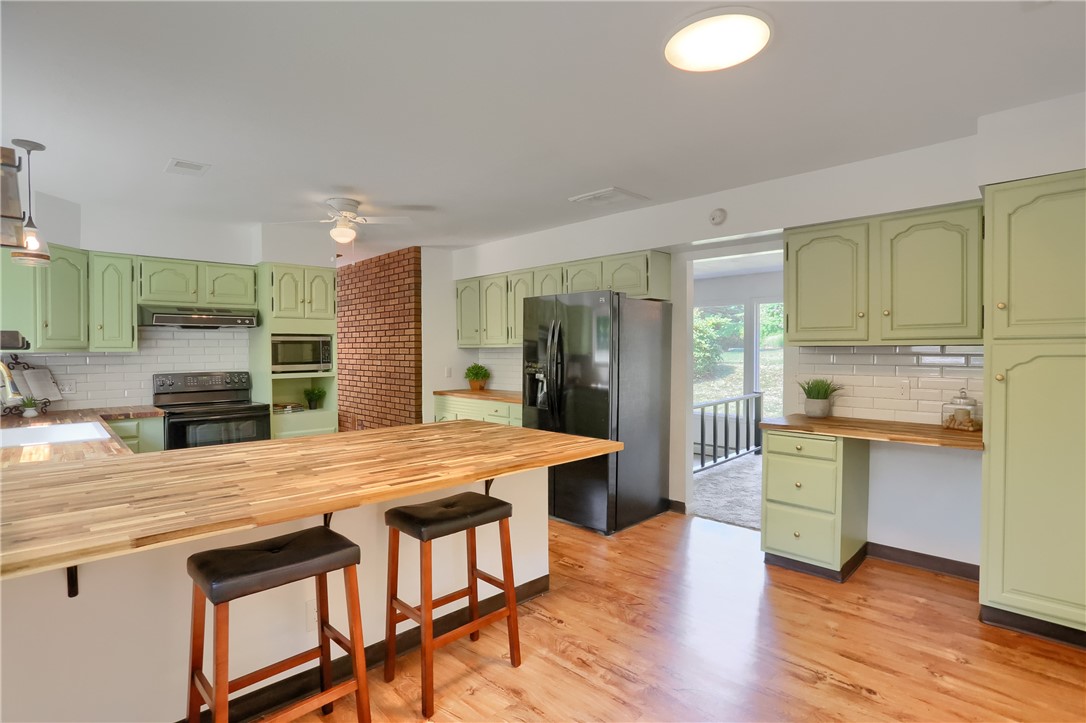 212 Ridgeway Dr
