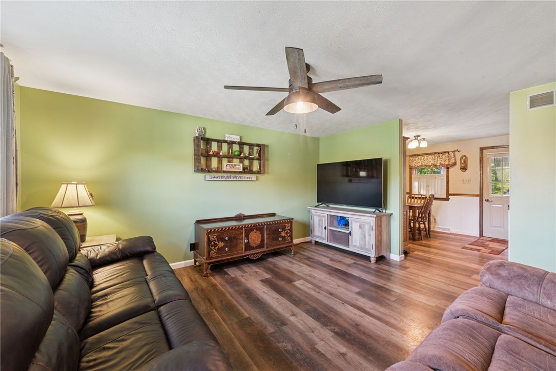 908 Beacon Valley Rd