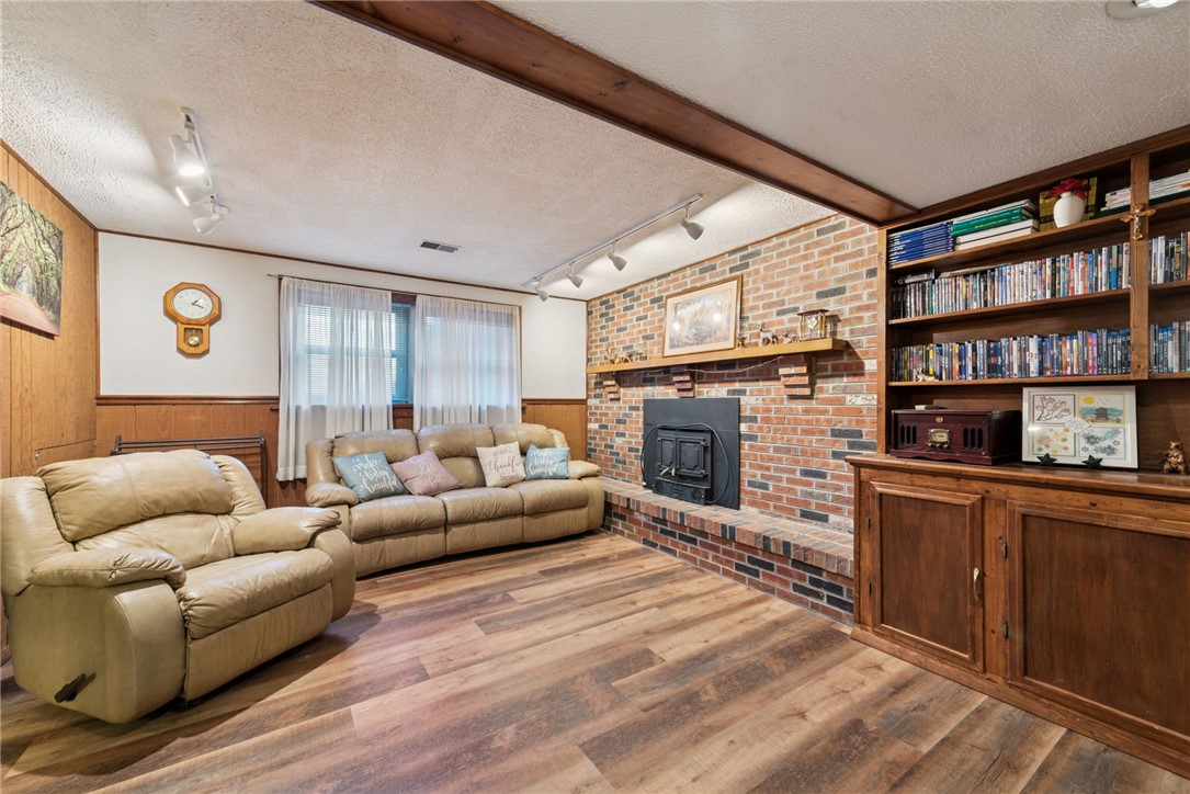 908 Beacon Valley Rd