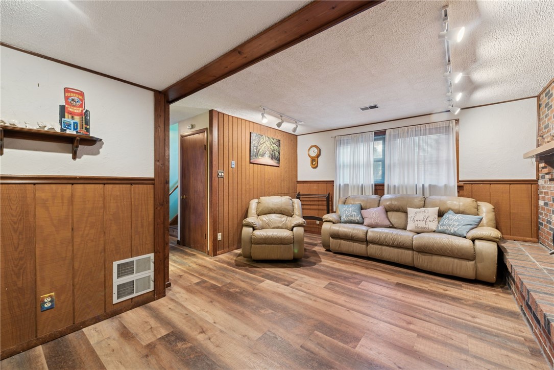908 Beacon Valley Rd
