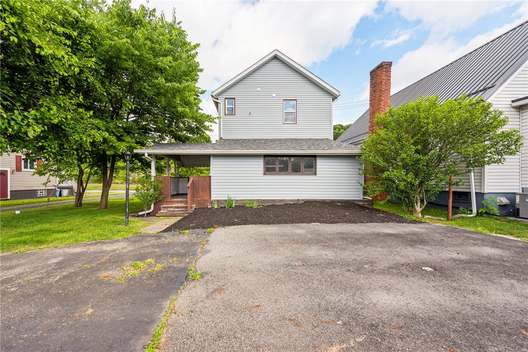 109 Railroad St