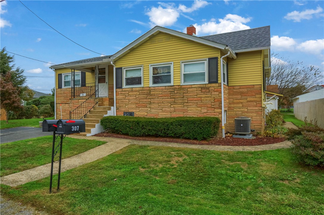 306 E Hazen Ave