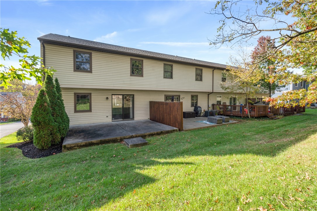 2570 Hawthorne Dr