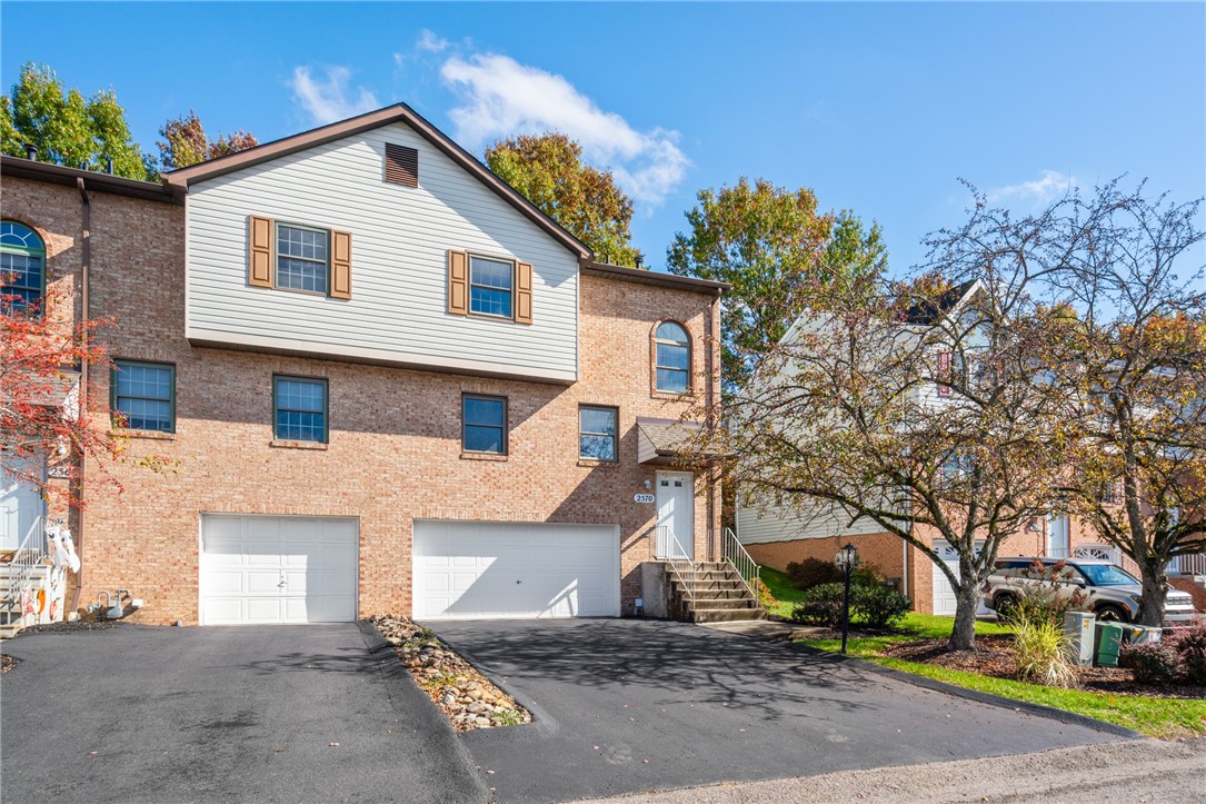 2570 Hawthorne Dr