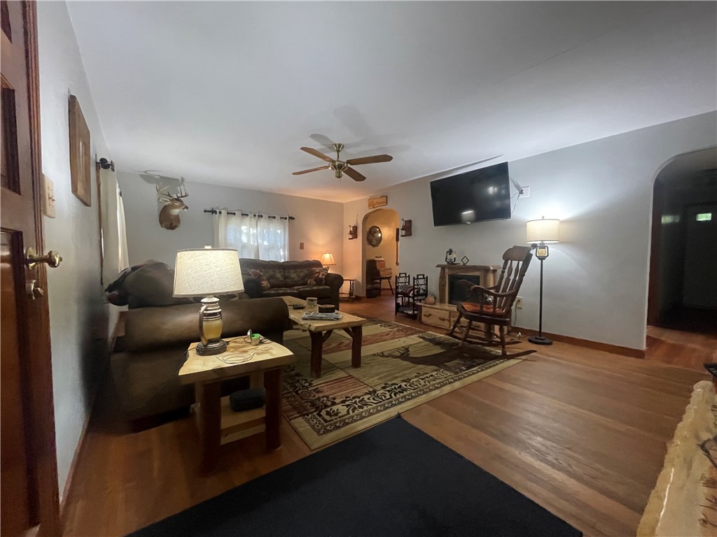435 Mccalmont Rd