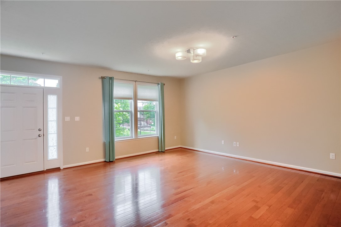 309 Trafalgar Square