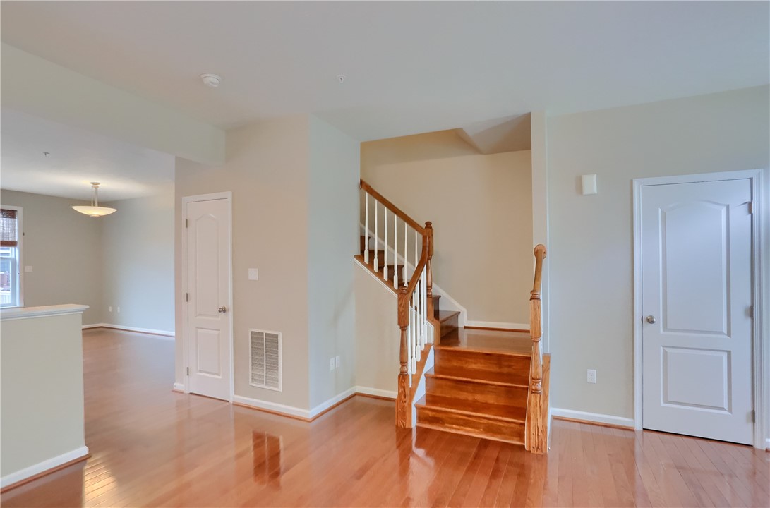 309 Trafalgar Square