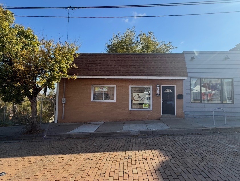 1617 Broadway Ave