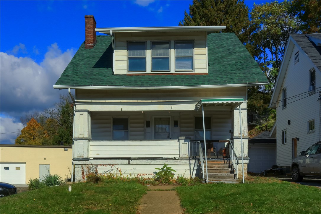 18 W Moody Ave