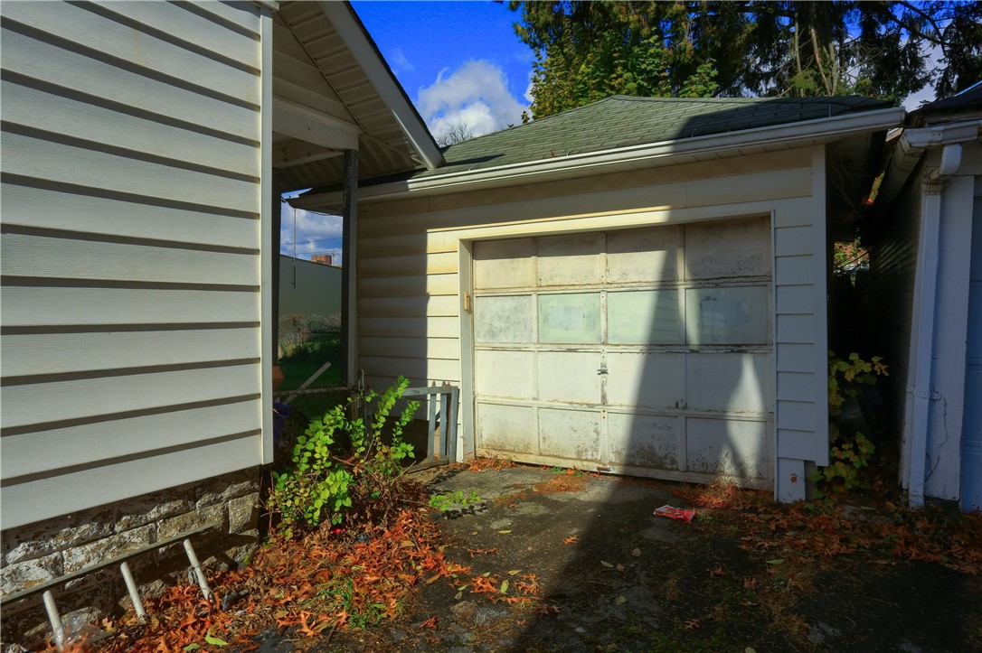 18 W Moody Ave
