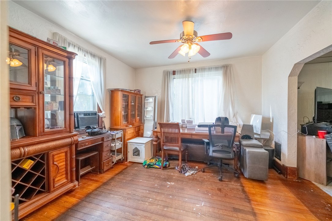 1400 Muldowney Ave