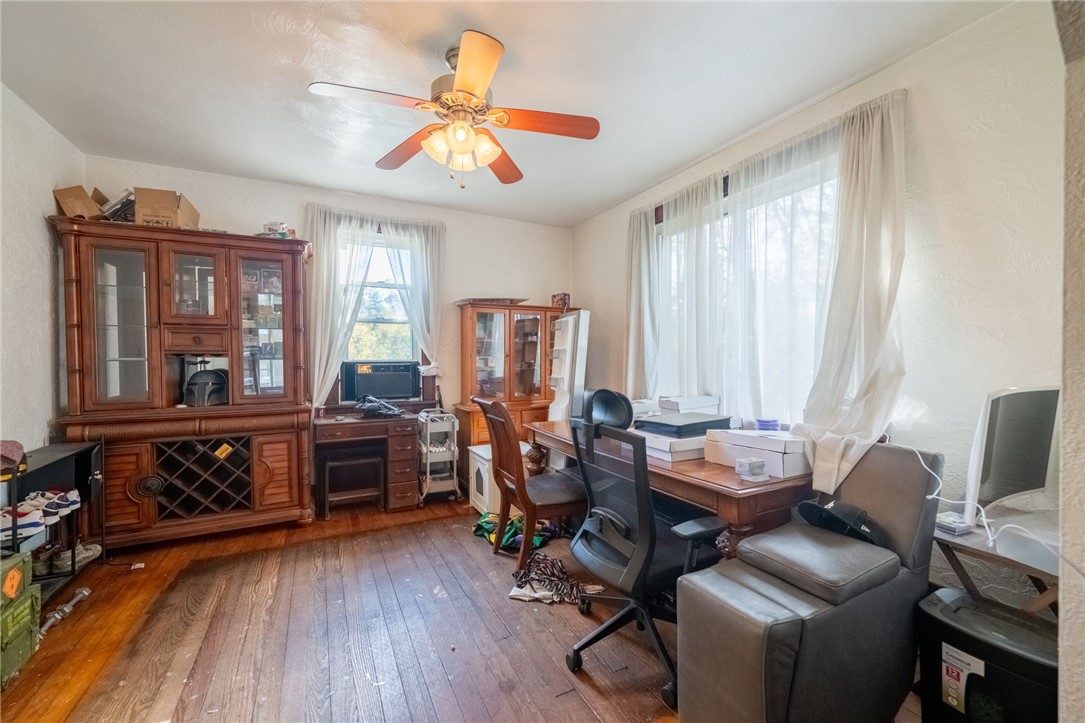 1400 Muldowney Ave