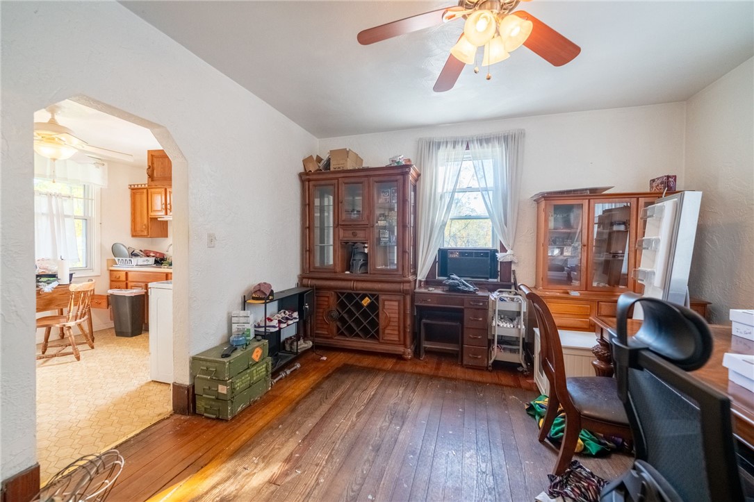 1400 Muldowney Ave
