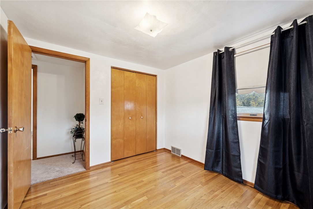 35 Oak Creek Dr