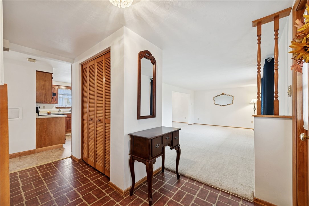 35 Oak Creek Dr