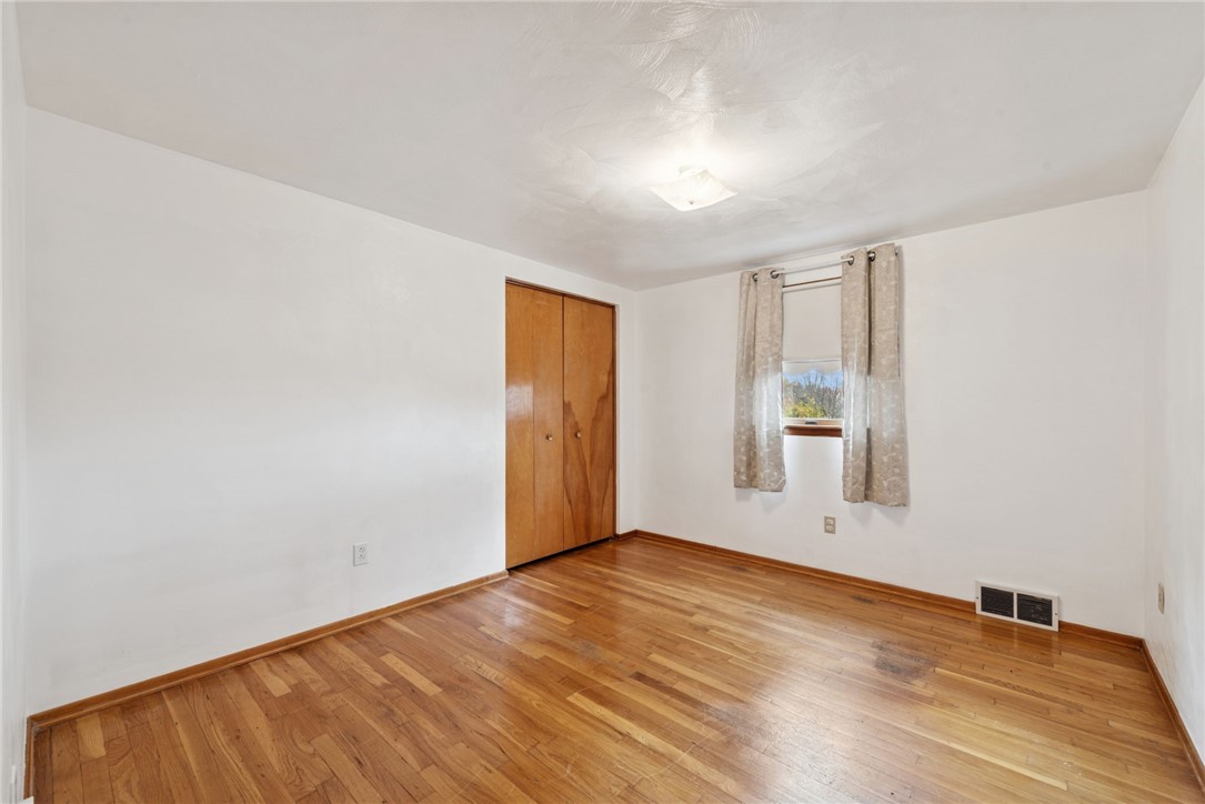 35 Oak Creek Dr