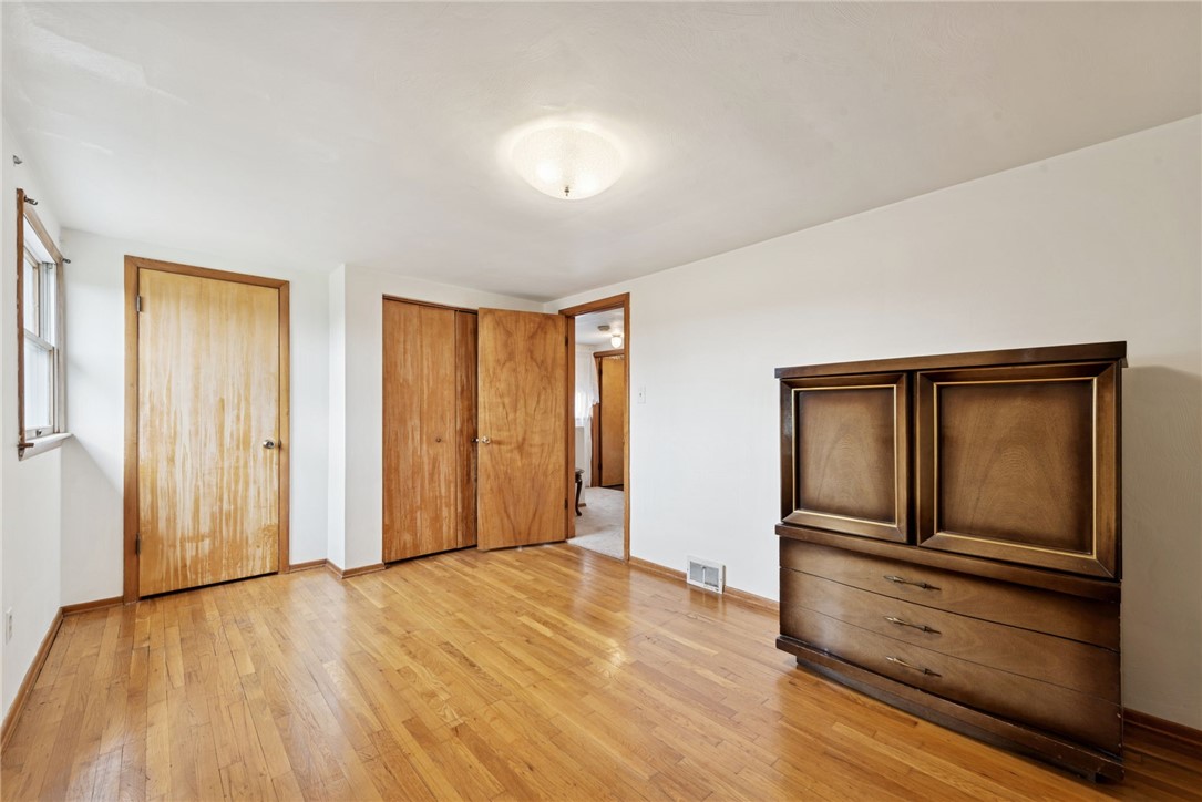 35 Oak Creek Dr