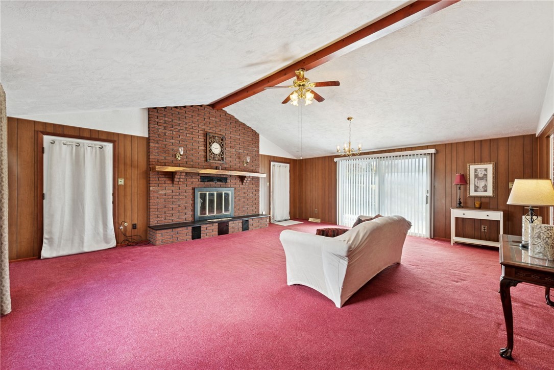 35 Oak Creek Dr