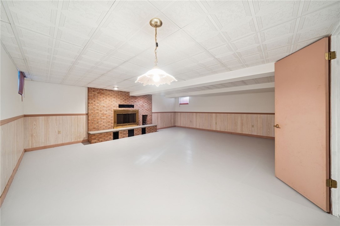 35 Oak Creek Dr
