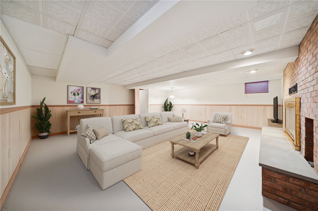 35 Oak Creek Dr