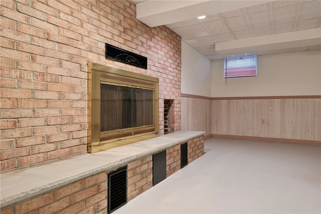 35 Oak Creek Dr