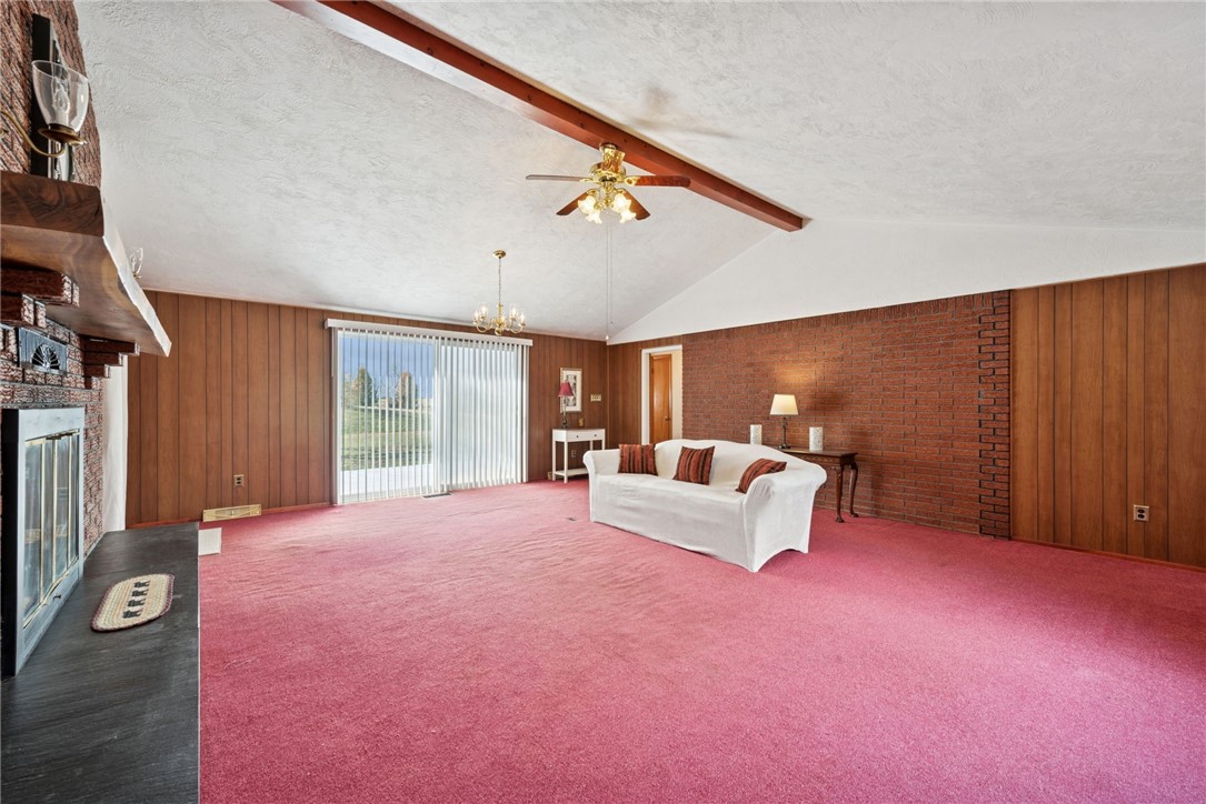 35 Oak Creek Dr