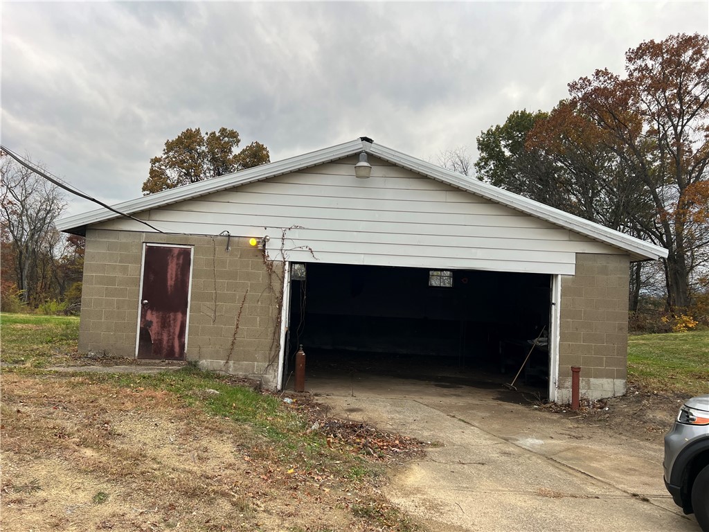 2037 McKees Rocks Rd