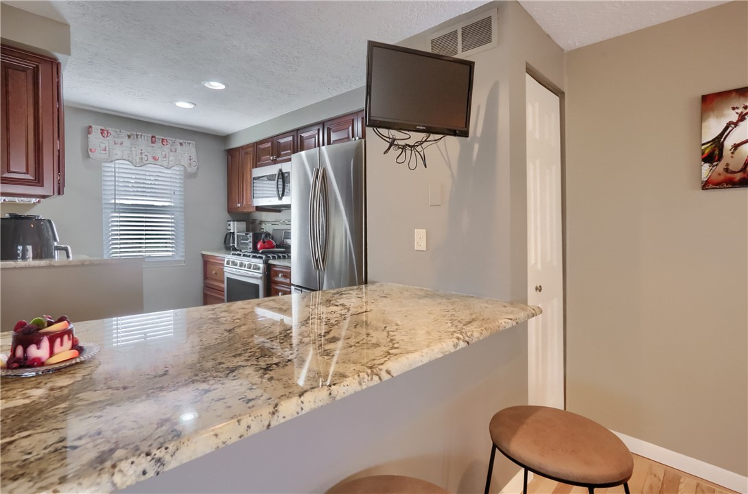 115 Forest Dr