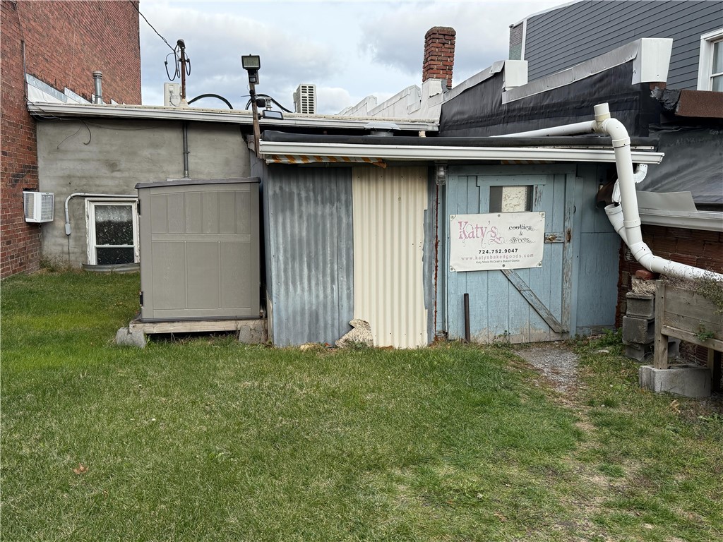 429 Lawrence Ave