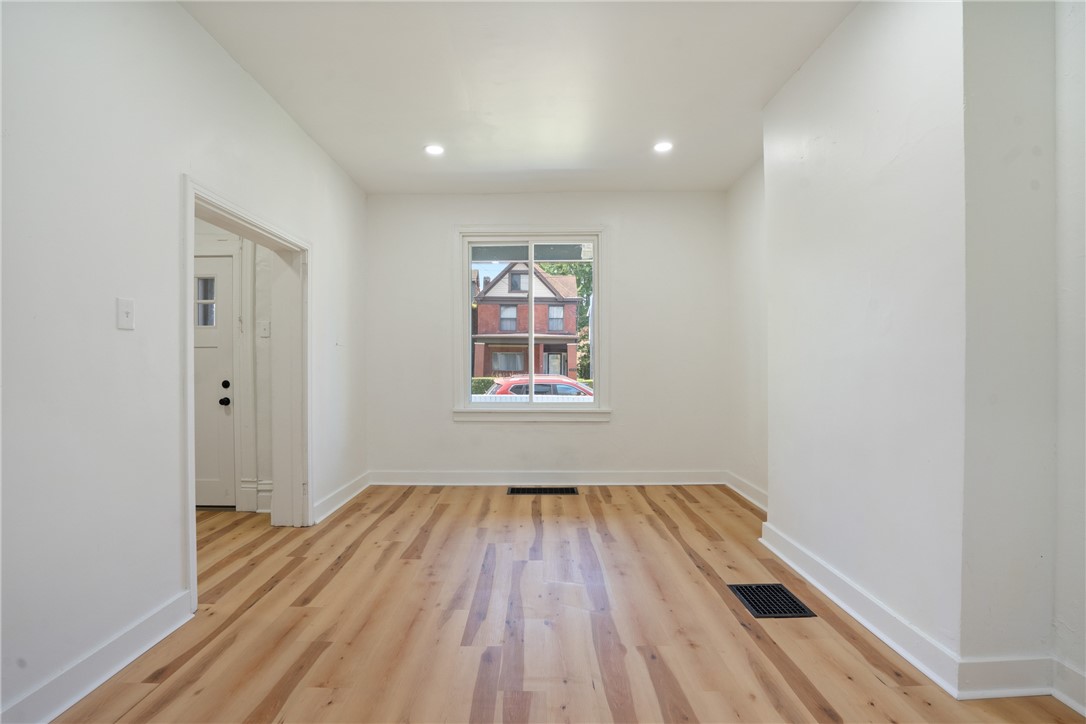 2213 Woodstock Ave