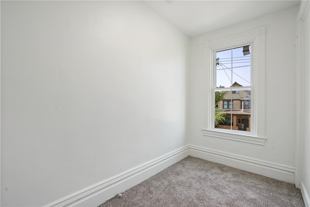 2213 Woodstock Ave