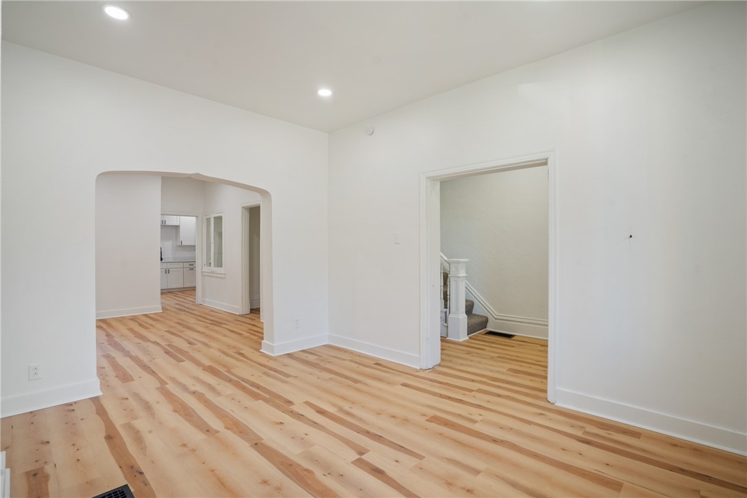 2213 Woodstock Ave