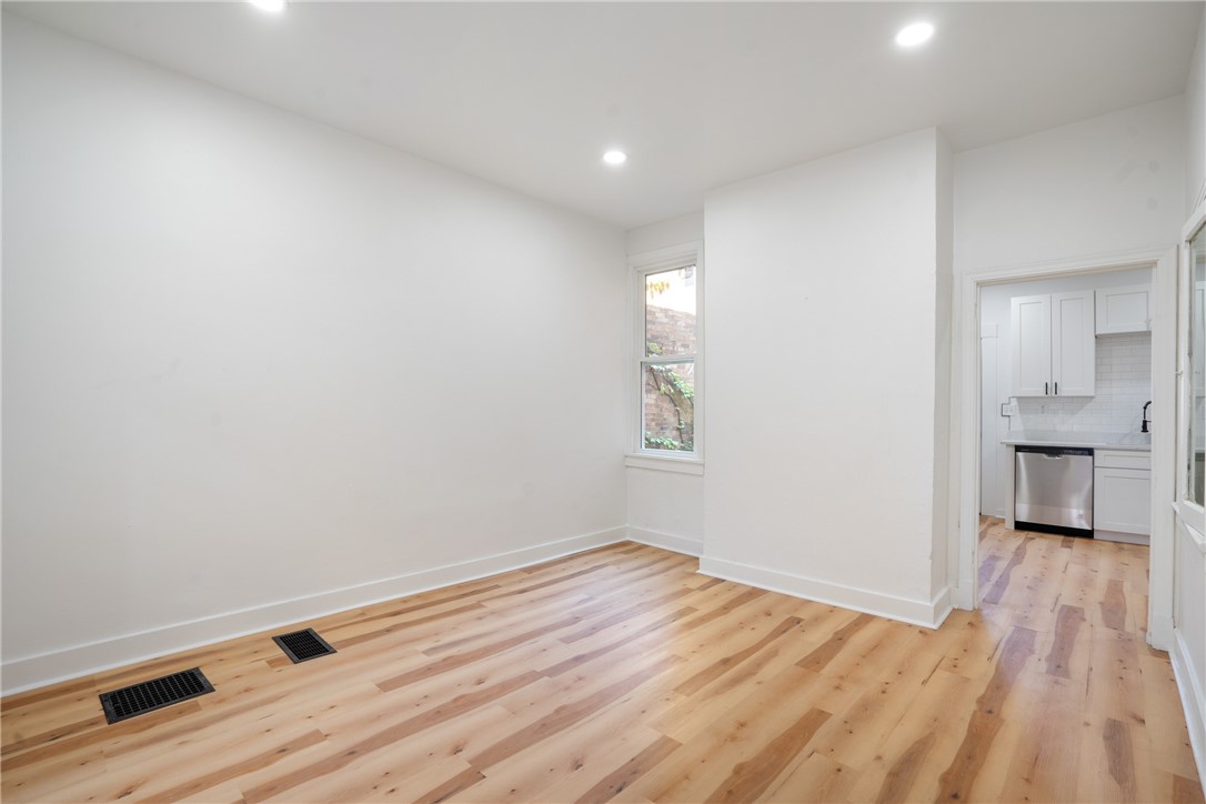2213 Woodstock Ave