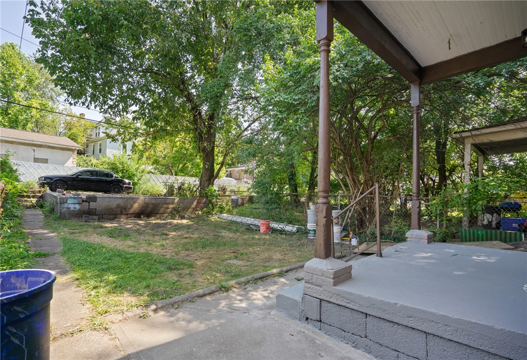 2213 Woodstock Ave