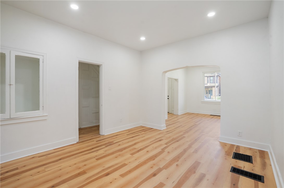 2213 Woodstock Ave