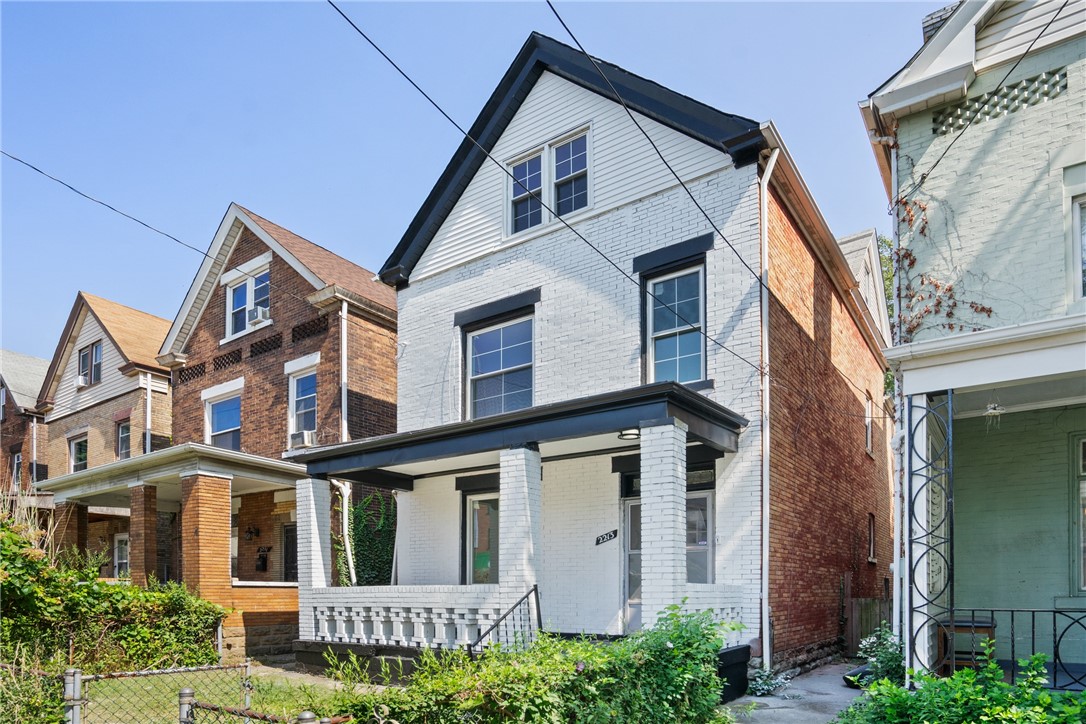 2213 Woodstock Ave