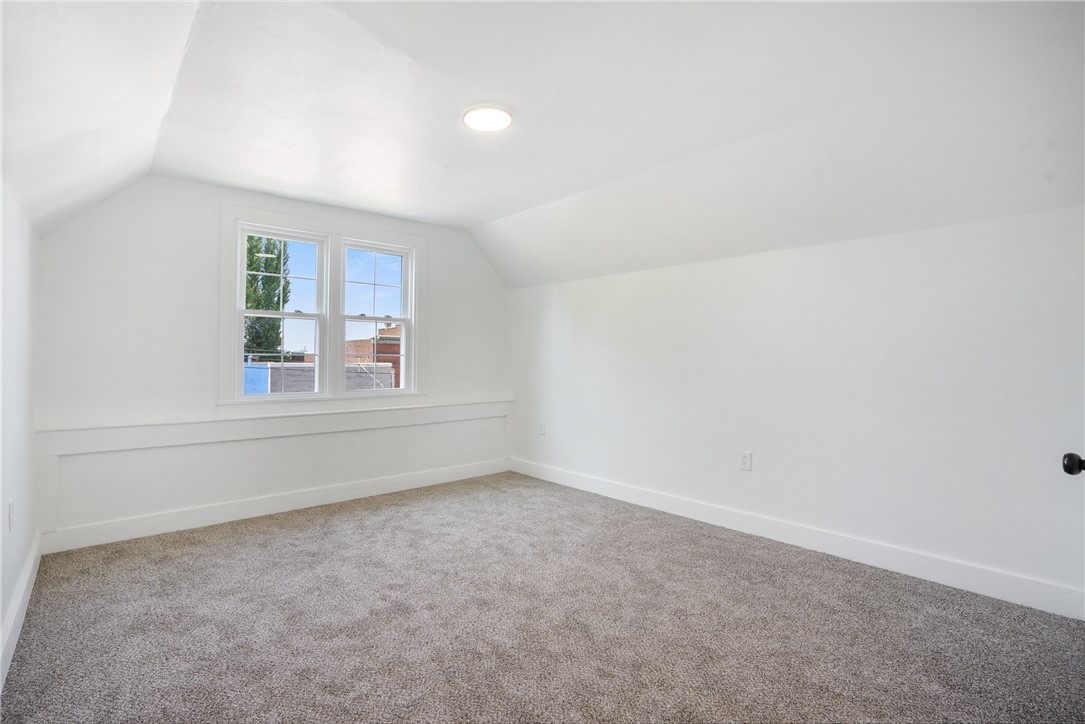 2213 Woodstock Ave