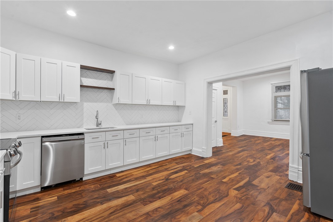 107 W Hutchinson Ave