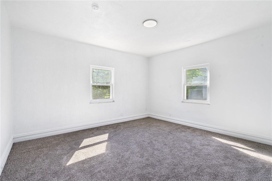 658 Montclair St