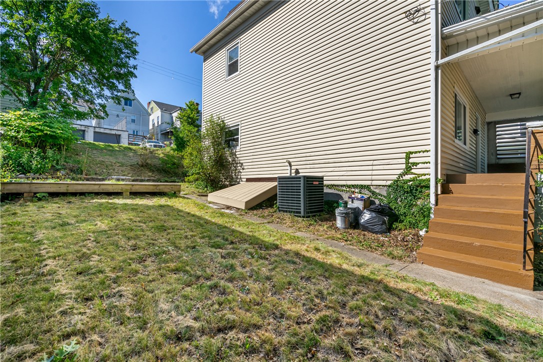658 Montclair St