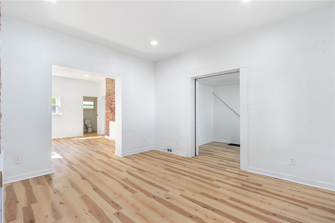 658 Montclair St