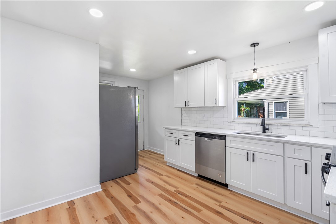 658 Montclair St