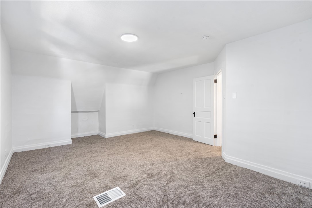 658 Montclair St
